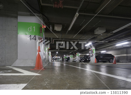 地下車庫 13811390