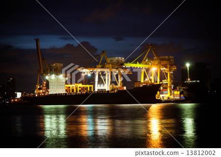 Cranes unloading a ship in a harbor 13812002