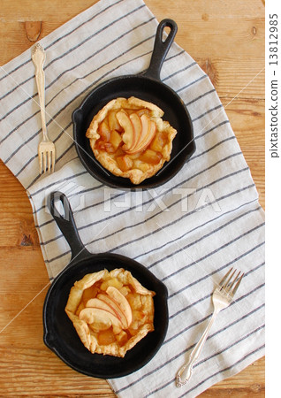 Completion of apple pie * 13812985