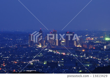 市區的夜景 13813429