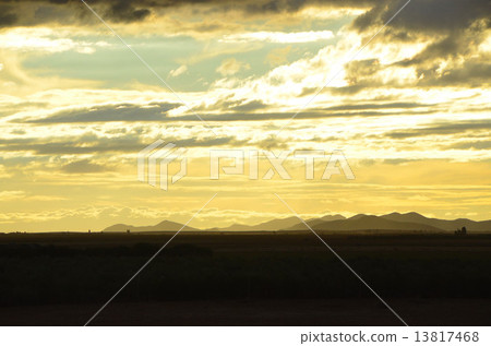 摩洛哥大西洋一側的大平原和阿特拉斯山脈 13817468