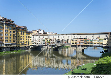 Vecchio Bridge over Arno River 13822599