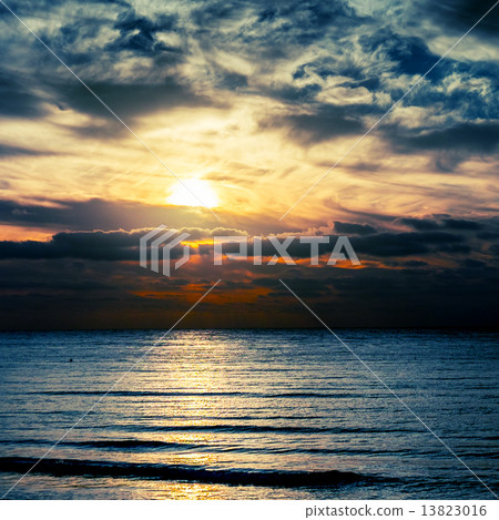 sea sunset 13823016