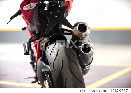 Motorcycle parking in garage 13824517
