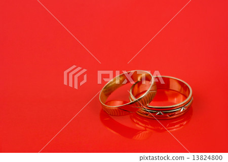 Gold wedding rings on red Gold wedding rings on red 13824800