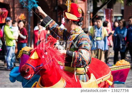 dance dance 13827756