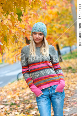 teen girl outside teen girl outside 13828553