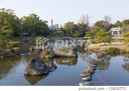 Suizenji公園的池塘 13828772