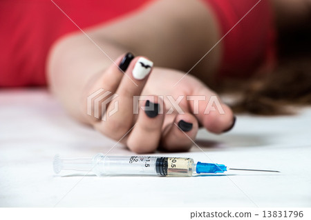 Image of teenager and syringe Image of teenager and syringe 13831796