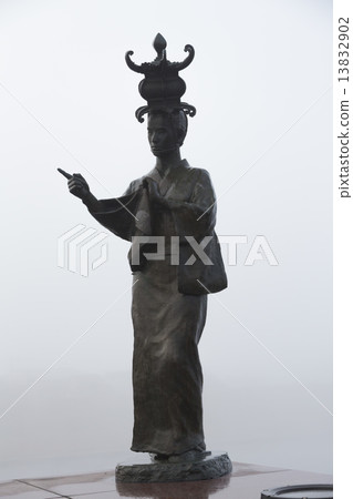 Lantern girl of Yamaga Ohashi Bridge 13832902