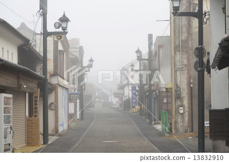 早晨陰霾Bujima高速公路 早晨陰霾Bujima高速公路 13832910