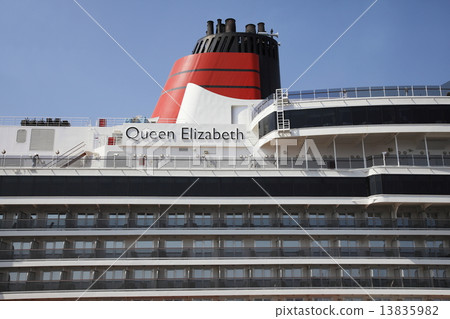 Yokohama Daigaku Bridge Queen Elizabeth 13835982