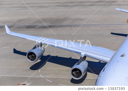 airplane  13837193