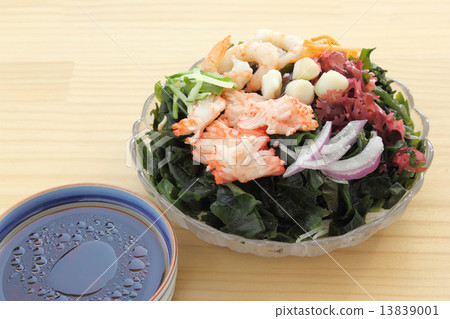Seafood salad 13839001