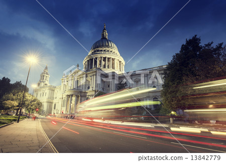 St Paul's Cathedral and moving Double Decker bus, London, UK 13842779
