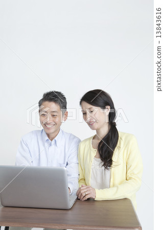 一對50多歲的夫婦 13843616