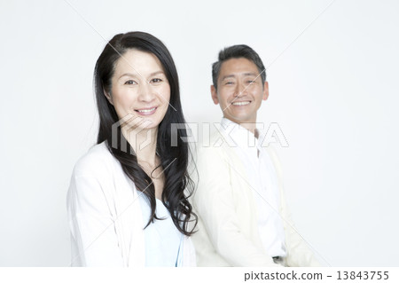 A couple in their 50s 13843755