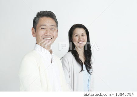 A couple in their 50s 13843794