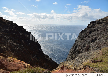 The sea of Ogasawara seen from Chisina rock trekking road 13844212
