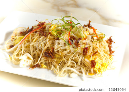 Asian style fried noodles Mie goreng Spicy ethnic chow mein Mee goreng Asian style fried noodles Mie goreng Spicy ethnic chow mein Mee goreng 13845064