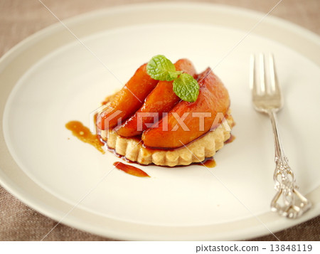 Apple tartutan style (white plate) Apple tartutan style (white plate) 13848119