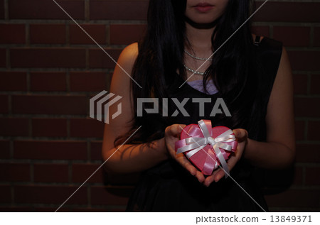 A gift dress in an atmosphere 13849371