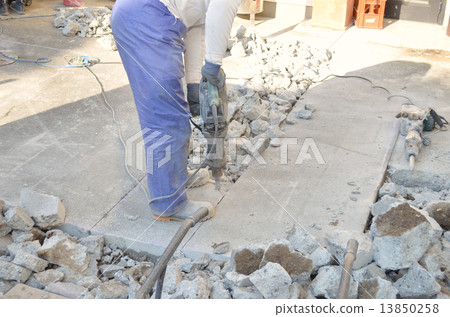 喧囂的地面 喧囂的地面 13850258