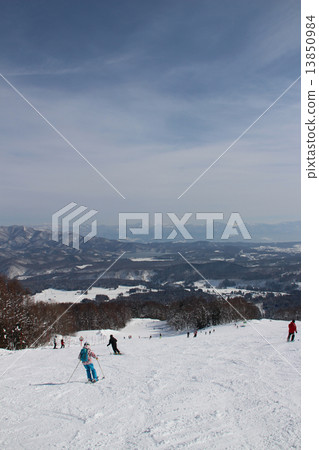 從日本杉原杉原滑雪場的Shirakaba路線看到的野尻湖 13850984