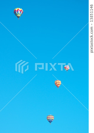 hot air balloon  13851146