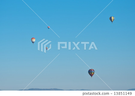 hot air balloon  13851149