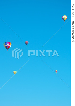 hot air balloon  13851152