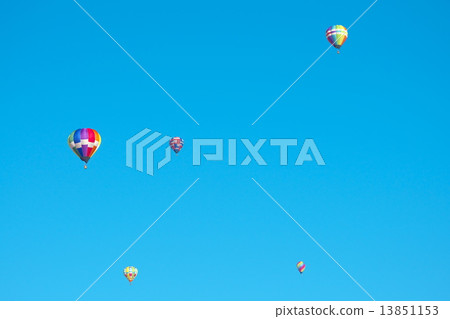 hot air balloon  13851153