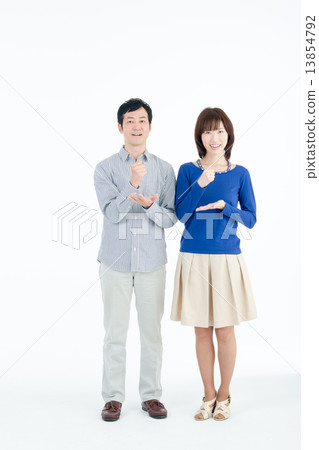 中間的情侶 中間的情侶 13854792