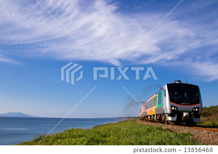 沿著陸奧灣的大田町線上的旅遊列車“目的地Asunaro Shimokita” 13856468