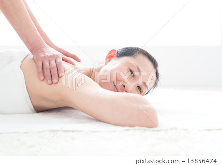 Esthetic 40's Female Faceship Massage 13856474