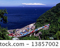 Izuki的旅遊列車“Alpha Resort 21”和Izu Oshima漂浮在Sagami Nada 13857002