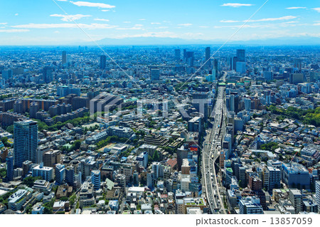 從六本木山出發,它面向澀谷方向的街道 從六本木山出發,它面向澀谷方向的街道 13857059