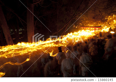 Lantern Festival Shinomiya Kamikura Shrine Mountain is a fire waterfall, descending dragon 13860145