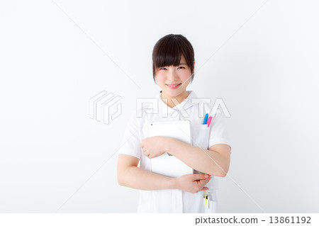A smiling nurse with a tablet terminal 13861192