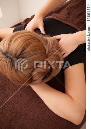 massage, face down, prone position 13861514
