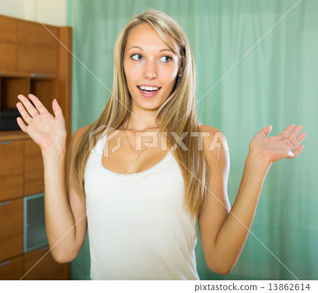 Girl surprised close up shoot Girl surprised close up shoot 13862614