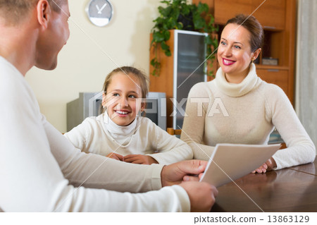 Parent and daughter answer questions 13863129