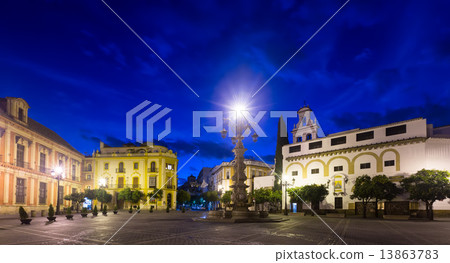 Plaza de la Virgen de los Reyes in evening. Seville 13863783