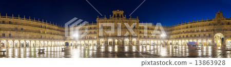 Evening panarama of Plaza Mayor. Salamanca 13863928