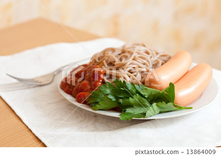 spaghetti pasta with sausages 13864009