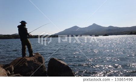 在萬代山背上釣魚 13865490