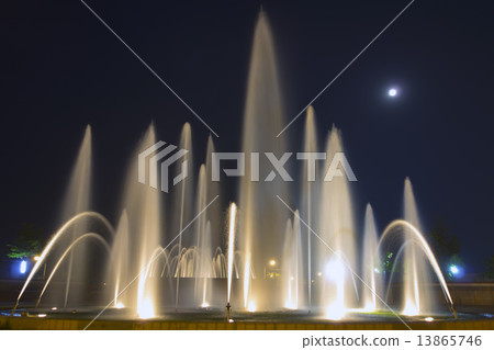 City Garden Fountain at Night. City Garden Fountain at Night. 13865746