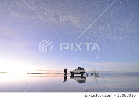 烏克蘭的滿天星斗的天空烏尤尼鹽湖 13866010