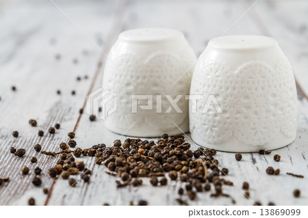 Pepper and Salt Shaker Pepper and Salt Shaker 13869099