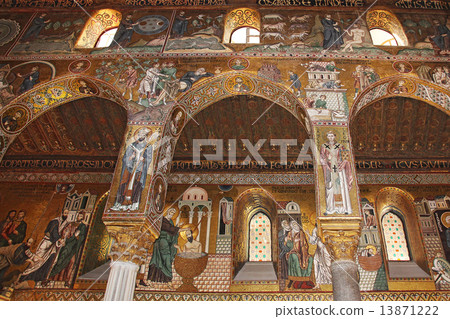 Golden mosaic in Cappella Palatina Golden mosaic in Cappella Palatina 13871222